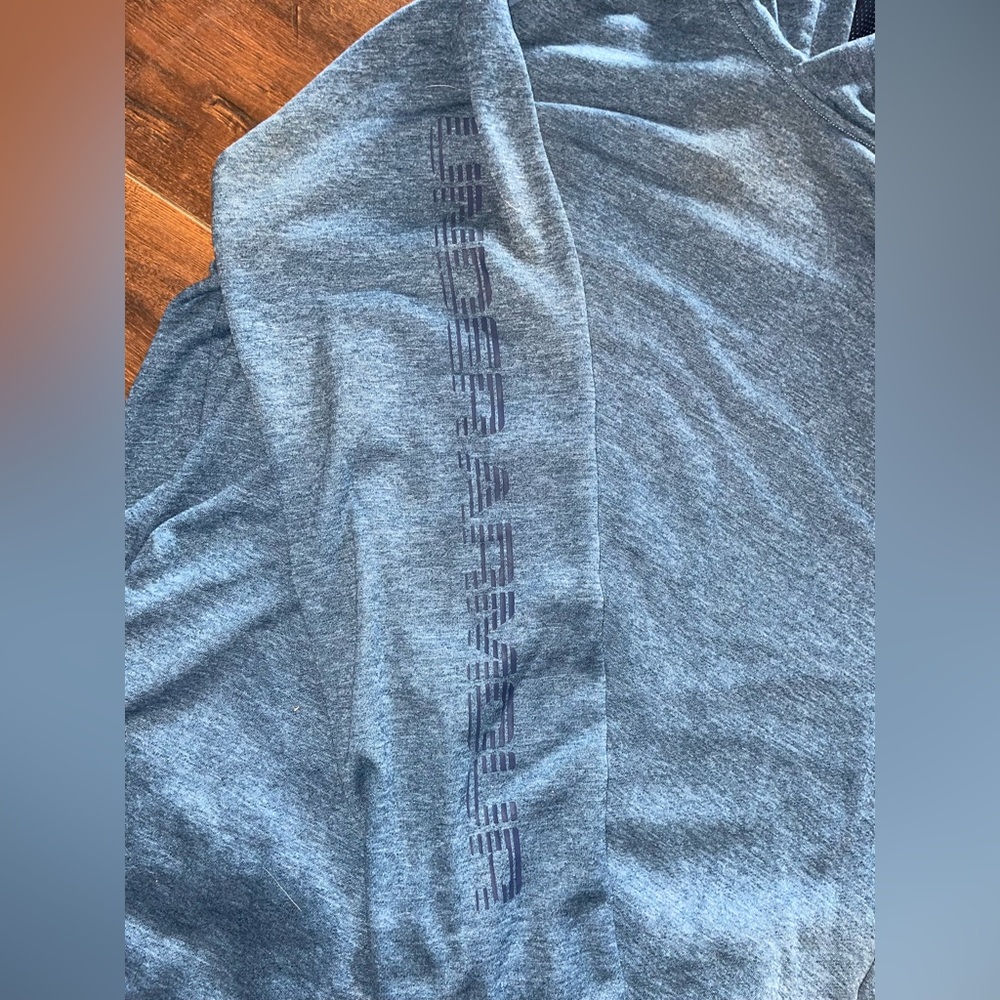 Lightweight Under Armour Sweatshirt - Picture 2 of 4